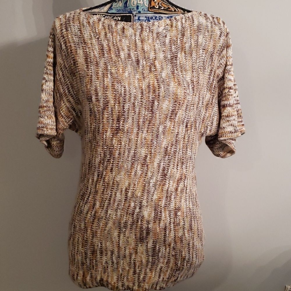 Batwing style sweater top.Perfect for fall‼️🍁🍂🍁